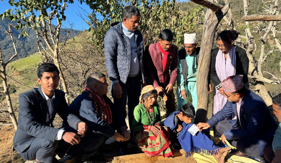 अपांग तथा अशक्तलाई घरमै पुगी नागरिकता वितरण(बोगटान फुडसिल गाउँपालिका)