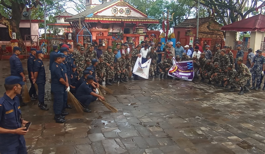 १९औ गणतन्त्र दिवस अवसरमा आयोजित सरसफाई कार्यक्रमका सहभागीहरु