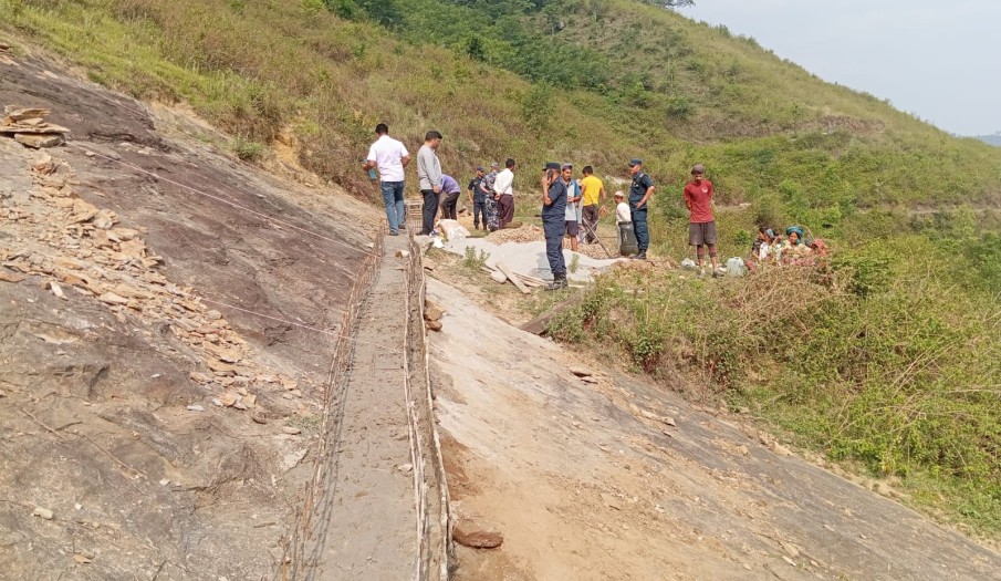 शिखर नगरपालिका वडा नम्बर २मा निर्माणाधीन कालापथेश्वर सिचाइ योजनाकाे मिति २०८३-०२-२७ गते गरेको अनुगमन