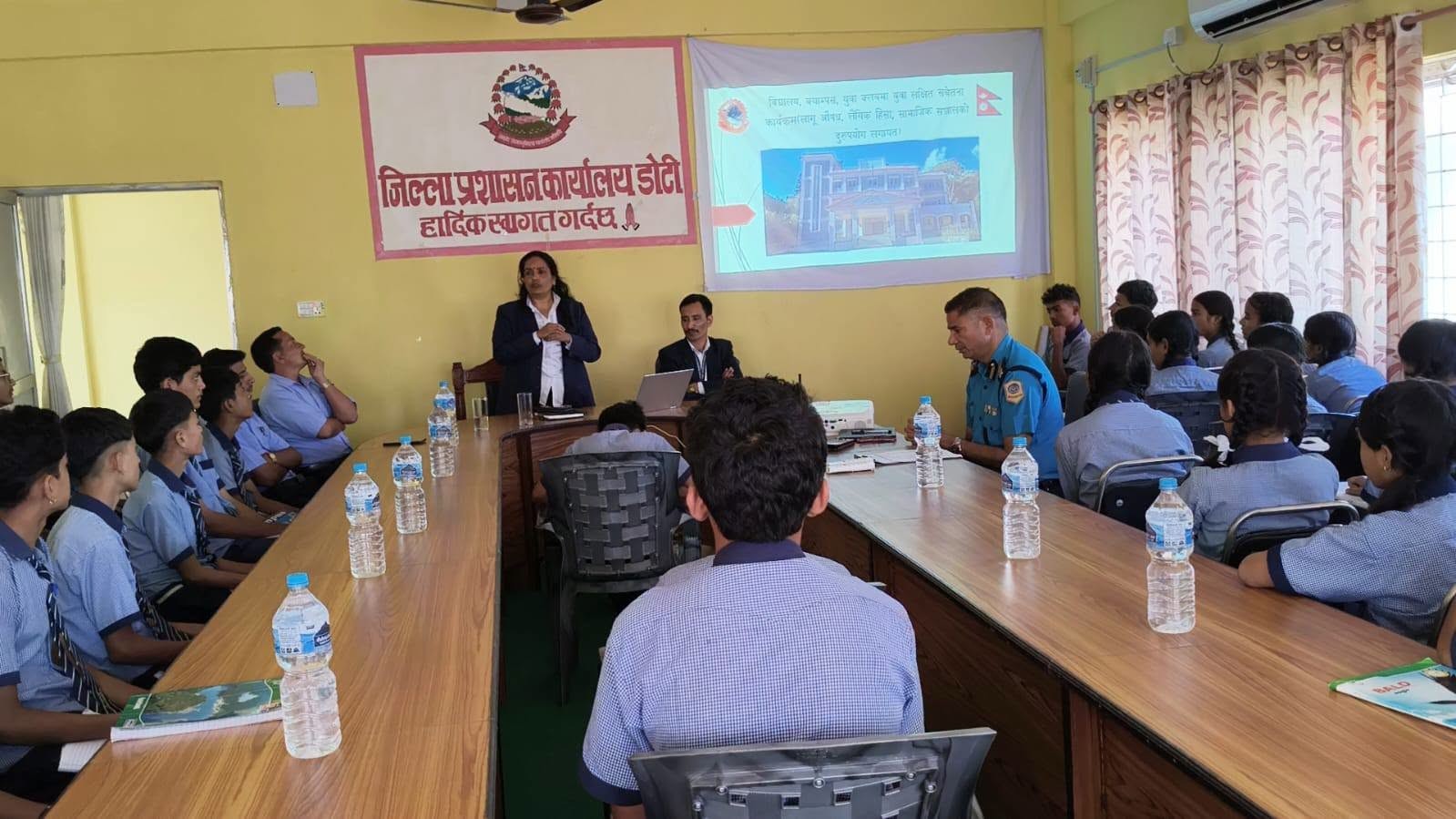 मिति २०८३/०६/१३ गते जिल्ला प्रशासन कार्यालय, डोटीको सभाहलमा लागूऔषध दुरुपयोग, घरेलु हिंसा, बालविवाह, बहुविवाह, आत्महत्या रोकथाम तथा सामाजिक सञ्जालको दुरुपयोग लगायतका विषयमा विद्यालय, क्याम्पस तथा युवा लक्षित सचेतनामूलक कार्यक्रम सम्पन्न गरिएको छ।
